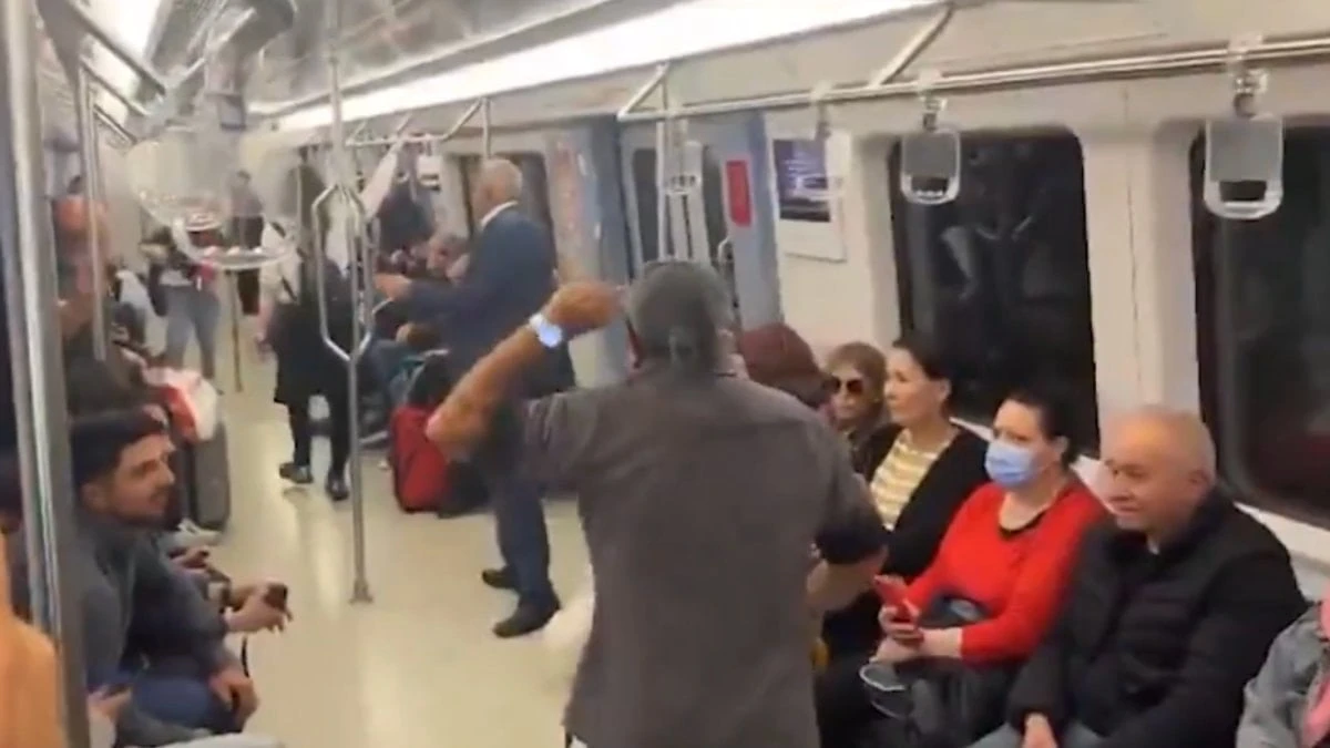 Ankara metrosunda Özgür Özel için slogan atıldı, ilgi azdı.