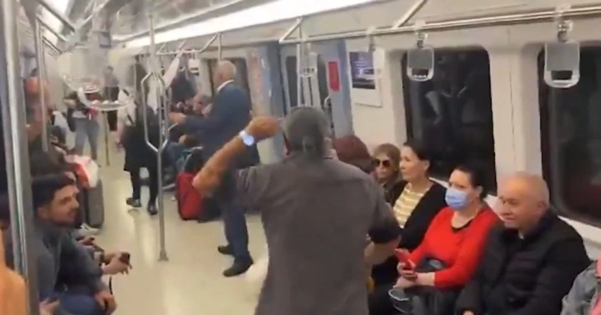 Ankara metrosunda Özgür Özel için slogan atıldı, ilgi azdı.