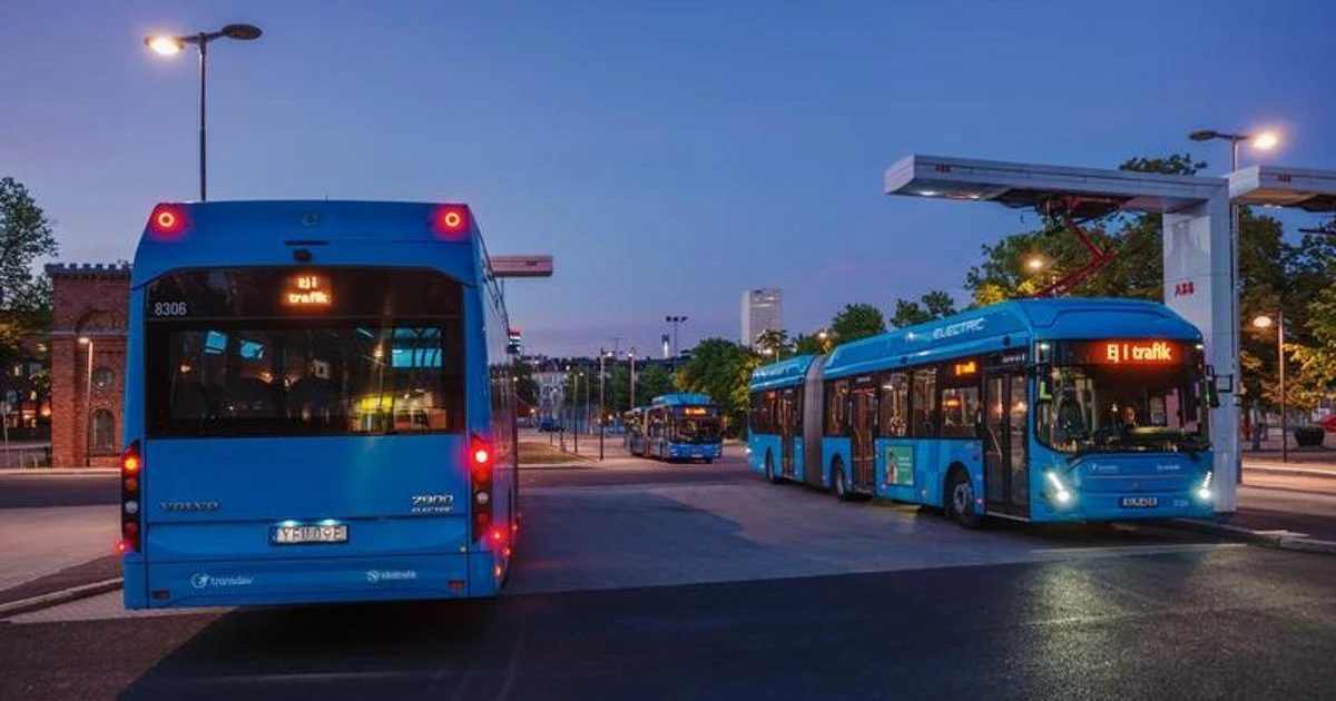 Göteborg'da sürücüsüz otobüs ilk yolcu seferinde tramvayla çarpıştı