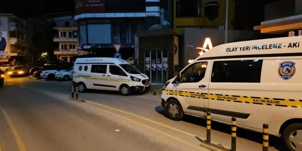 Şişli'de silahlı saldırı: iş yeri önünde 1 yaralı hastaneye sevk edildi