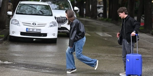 Birçok ilde sağanak sürüyor: Sıcaklıklar mevsim normallerinde