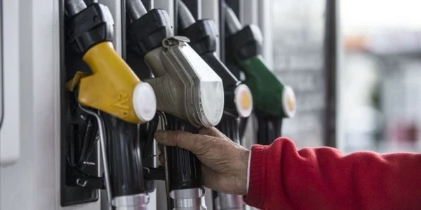 Benzine büyük indirim: Pompaya yansıyacak tutar belli oldu