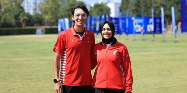 Mete Gazoz ve Elif Berra Gökkır'tan karışık takımda Avrupa şampiyonluğu