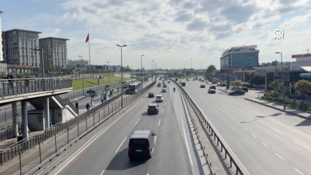 İstanbul'da arife günü yollar boş kaldı, trafik hafifledi