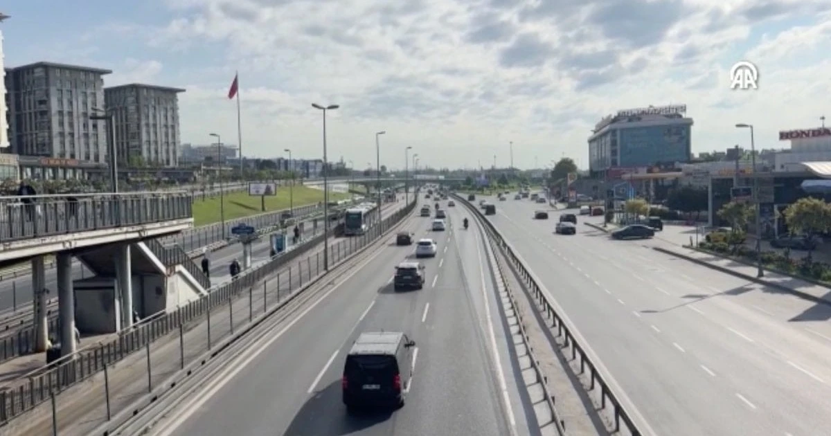 İstanbul'da arife günü yollar boş kaldı, trafik hafifledi