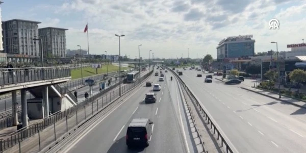 İstanbul'da arife günü yollar boş kaldı, trafik hafifledi