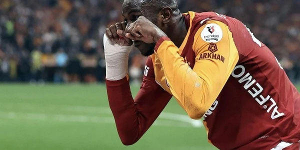 Patrice Evra'dan Manchester United'a Osimhen çağrısı