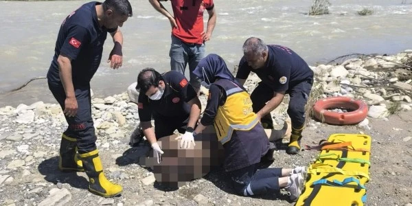 Karaisalı'da serinlemek için çaya giren kişi yaşamını yitirdi
