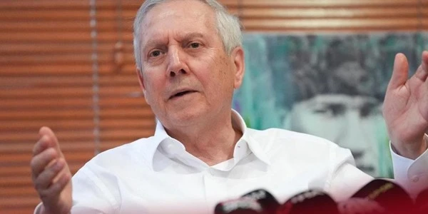Aziz Yıldırım: İki santrforla temas var, açıklamayı erteleyebiliriz