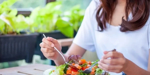 Uzman uyardı: Bu yiyecekler vücut kokusunu değiştirebiliyor