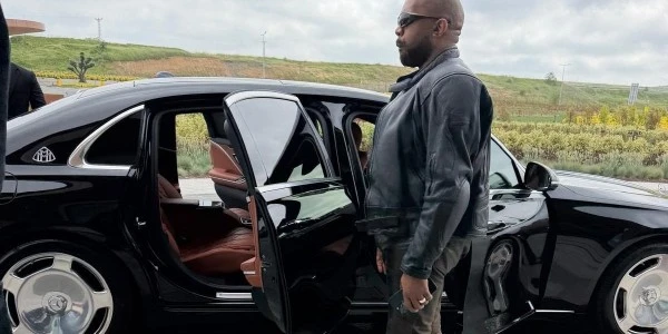 Kanye West İstanbul'a geldi: 120 bin kişilik dev konser için hazırlık