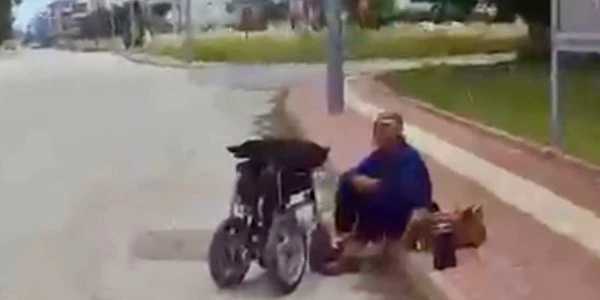 Osmaniye’de akülü sandalyesi bozulan hastaya zabıta yardımı