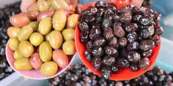 Şirince'de tek zeytin 50 TL: Tezgâhtaki fiyat şaşkınlık yarattı