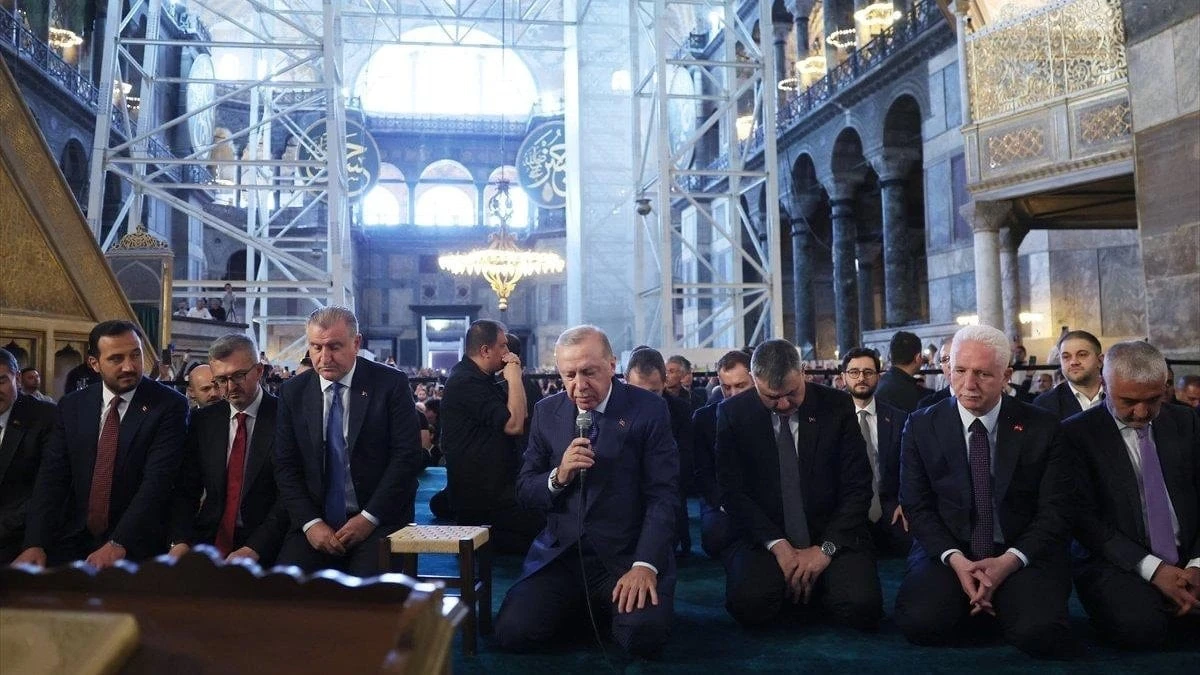 Cumhurbaşkanı Erdoğan Ayasofya'da Kur'an tilaveti yaptı