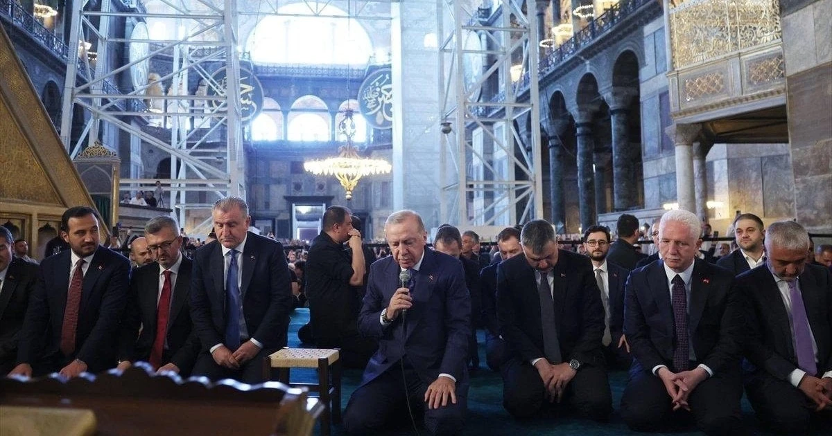 Cumhurbaşkanı Erdoğan Ayasofya'da Kur'an tilaveti yaptı