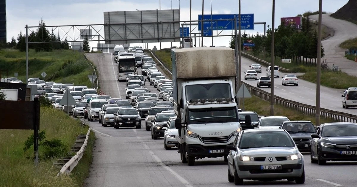 Kurban Bayramı dönüşü: Kırıkkale ve Düzce geçişlerinde yoğunluk