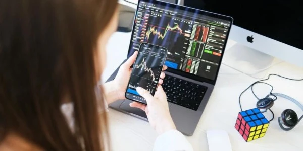 Bitcoin ETF çıkışları 9. günde rekor; talep azaldı, fiyat durdu