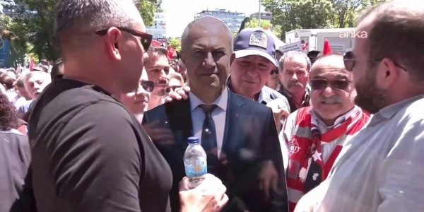 Alanya Belediye Başkanı Özçelik, Özgür Özel'in mitingine maketini gönderdi