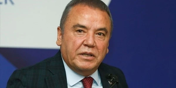 Tutuklu Muhittin Böcek cezaevinden hastaneye kaldırıldı