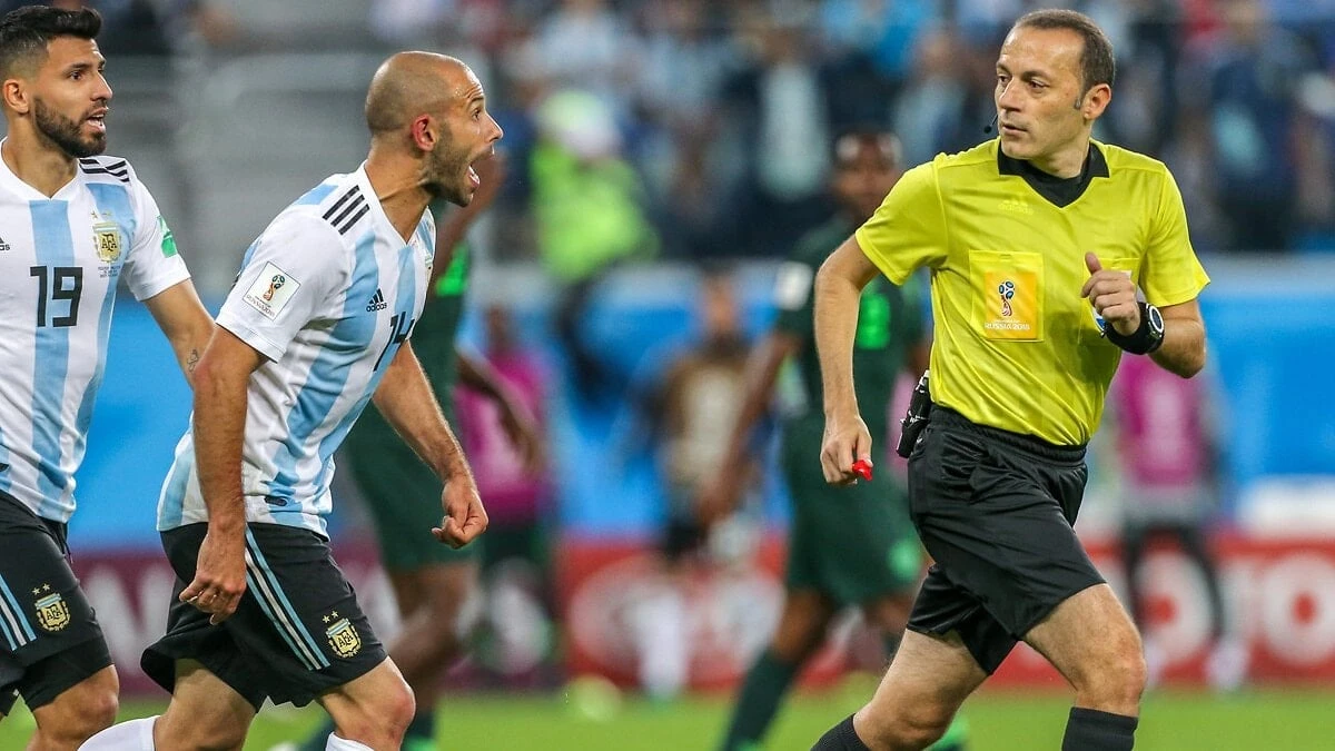 Dünya Kupası'nda en çok kart gören futbolcu rekortmeni Mascherano oldu