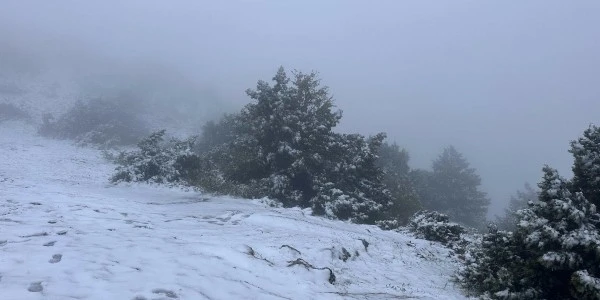 Manisa’da Spil Dağı Mayıs Ortasında Beyaza Büründü: 10 cm’e Vardı