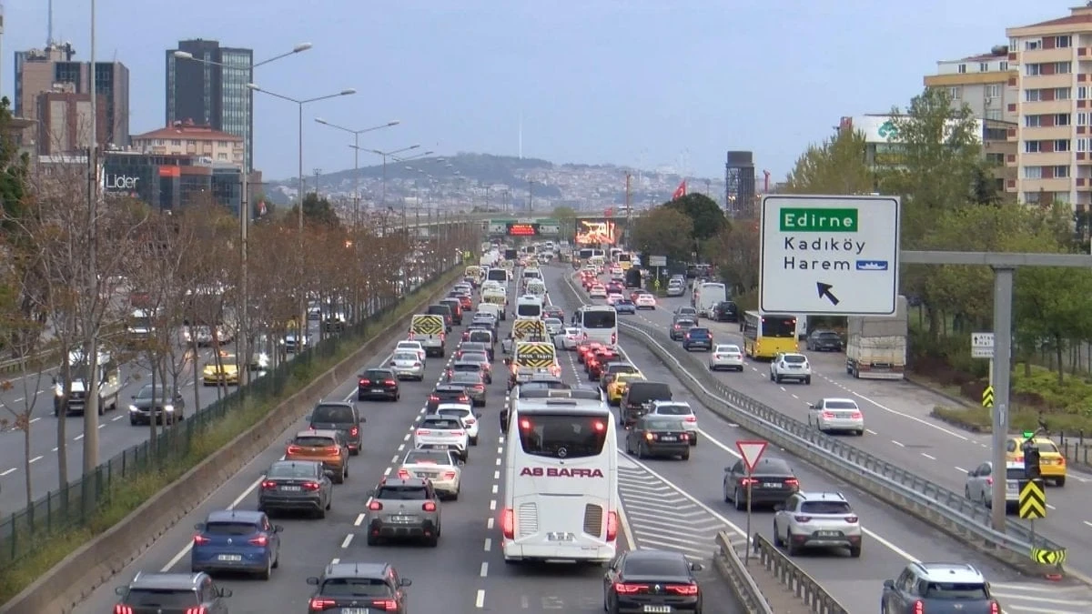 İstanbul'da haftanın ilk iş gününde trafik yoğunluğu artışı
