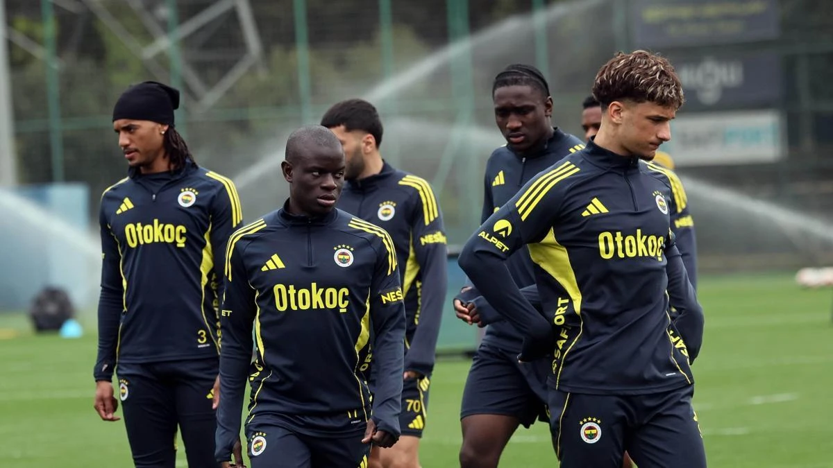 Fenerbahçe, Konyaspor maçı hazırlıklarını Can Bartu'da sürdürdü