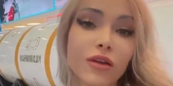 Ukraynalı kadın SAHA EXPO'da Yıldırımhan'ı 'oyun yok' diye nitelendirdi