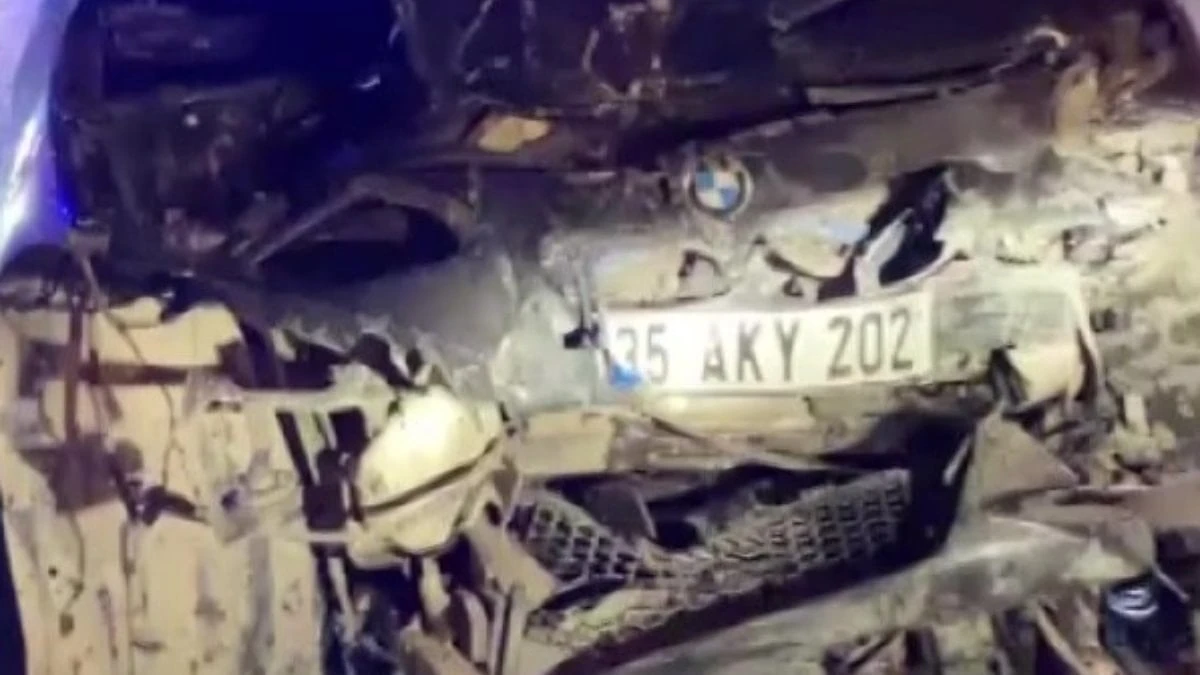 Kocaeli'de zincirleme kaza: 4 araç birbirine girdi, 3 yaralı