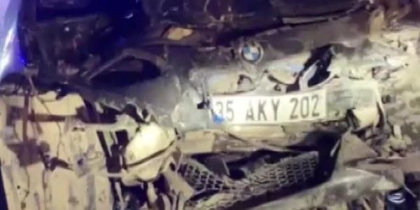 Kocaeli'de zincirleme kaza: 4 araç birbirine girdi, 3 yaralı