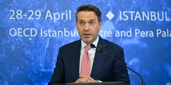 Alparslan Bayraktar: Cezayir ile LNG anlaşmasını yenileyebiliriz