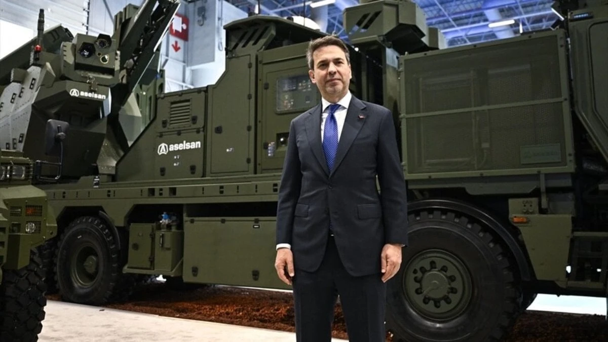 Alparslan Bayraktar SAHA 2026’yı gezdi, savunma ürünlerini inceledi