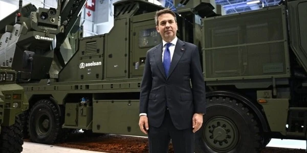 Alparslan Bayraktar SAHA 2026’yı gezdi, savunma ürünlerini inceledi