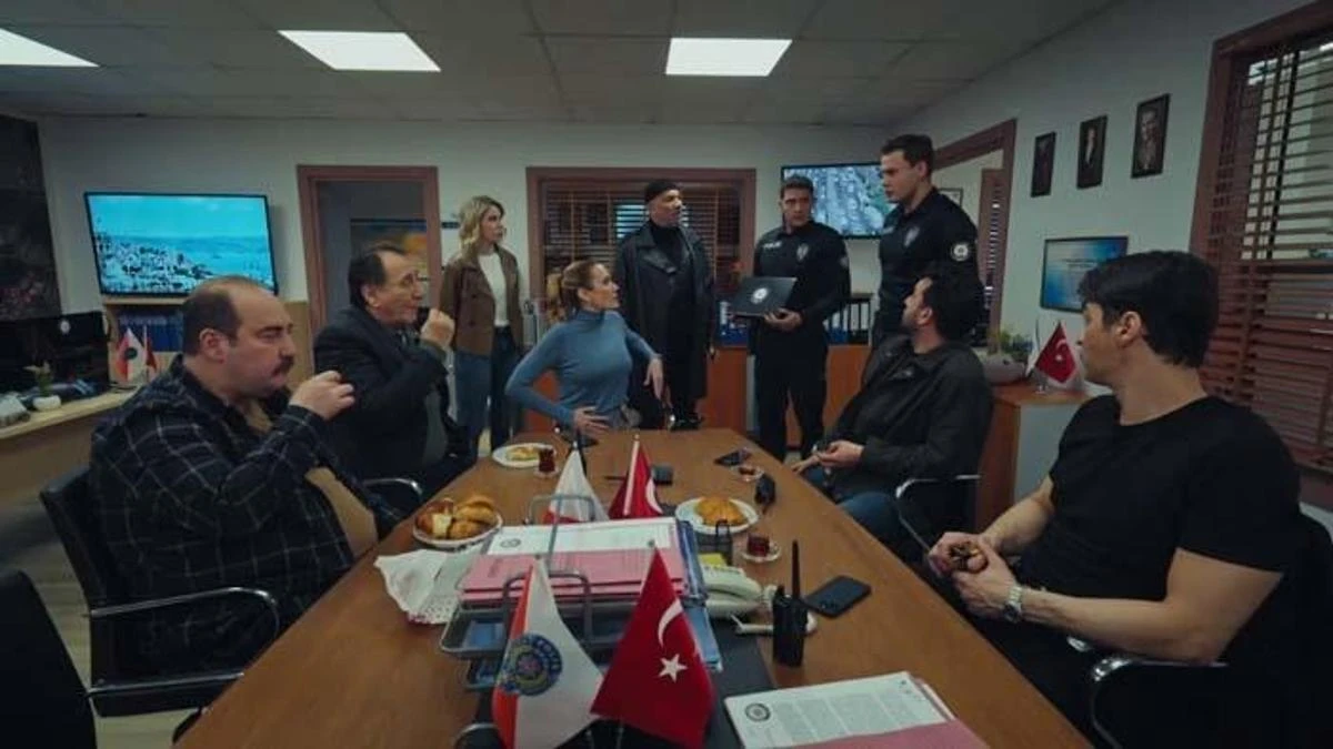 Arka Sokaklar'da Lavaş Çetesi: Nazike İstemeden Olayın İçine Giriyor