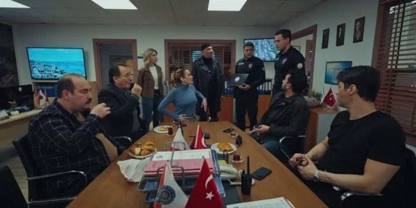 Arka Sokaklar'da Lavaş Çetesi: Nazike İstemeden Olayın İçine Giriyor