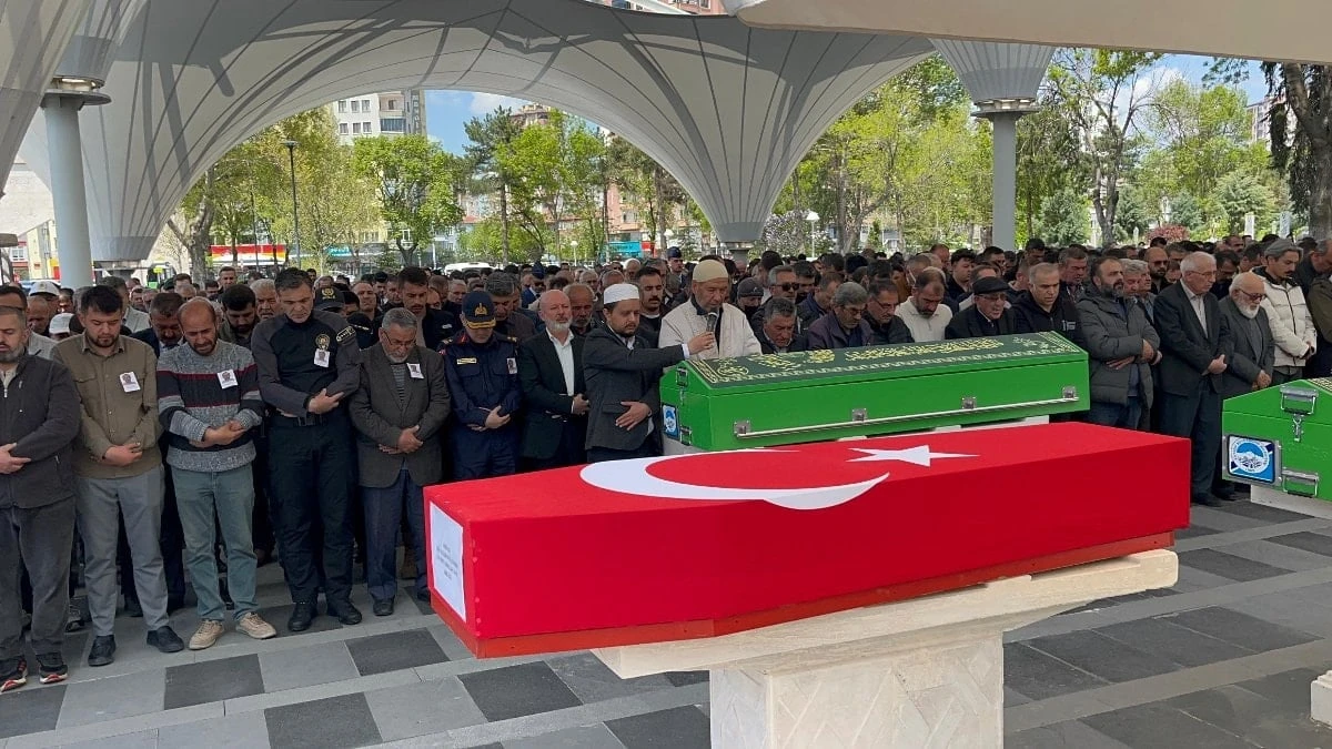 Kayseri’de terör gazisi polis memuru Mehmet Emrullah Kaya defnedildi
