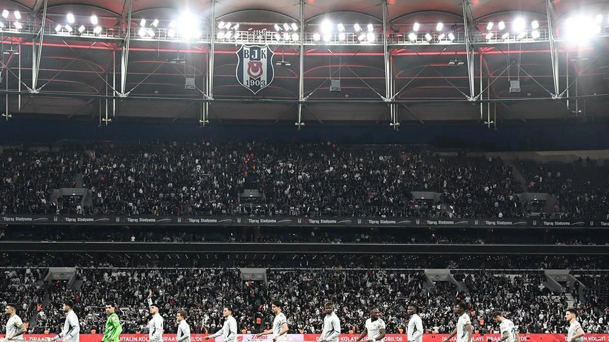 Beşiktaş taraftarından Trabzonspor maçında 5 dakikalık protesto