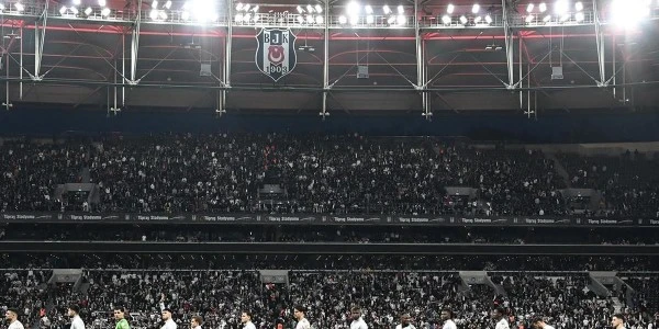 Beşiktaş taraftarından Trabzonspor maçında 5 dakikalık protesto