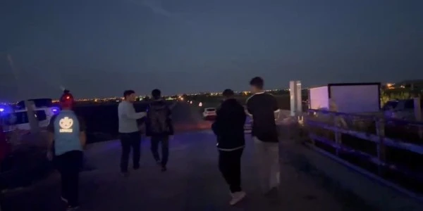 Şanlıurfa’da otomobil sulama kanalına devrildi, üç kişi yaralandı