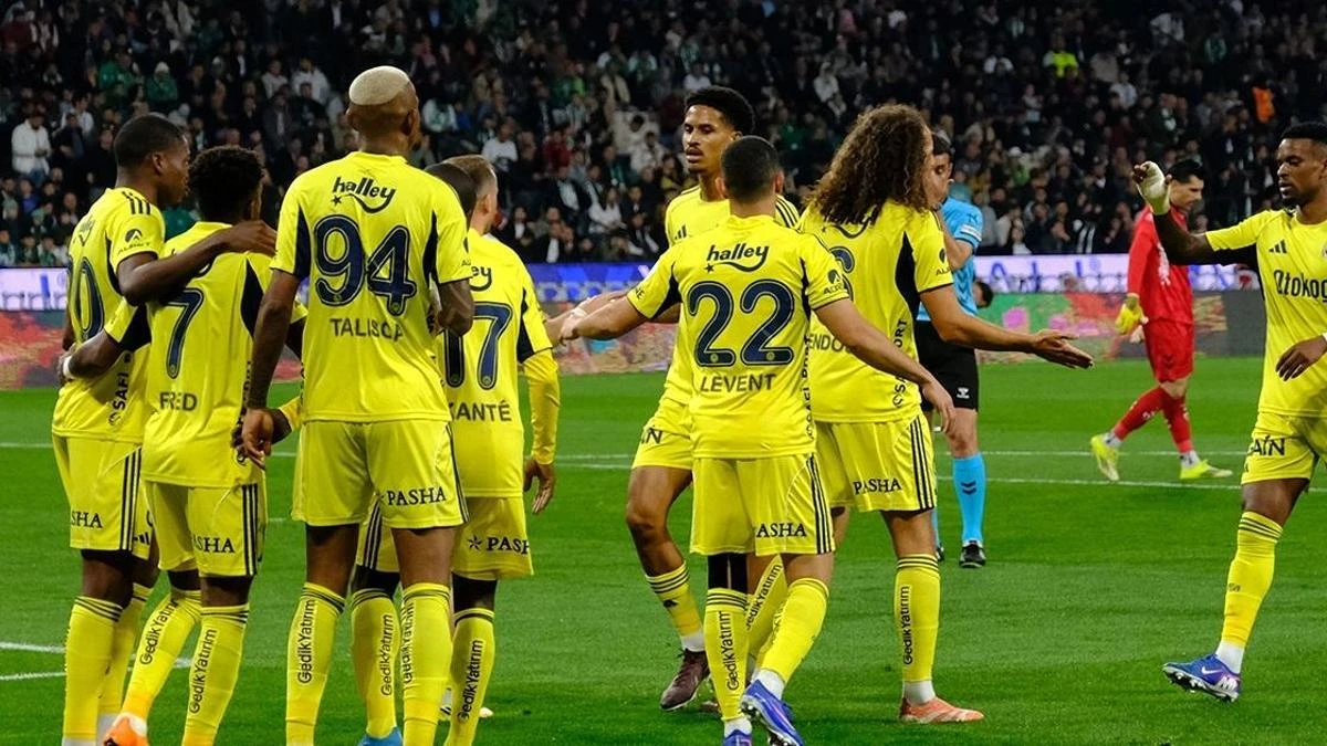 Fenerbahçe, Konyaspor'u 3-0 Yenerek Sezonu İkinci Bitirdi