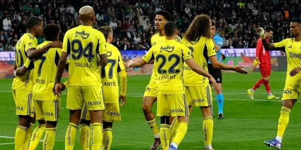 Fenerbahçe, Konyaspor'u 3-0 Yenerek Sezonu İkinci Bitirdi