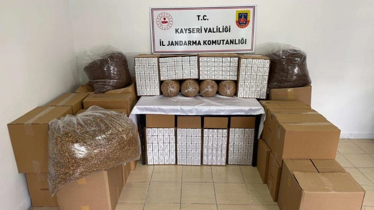 Kayseri'de 200 kilogram kaçak tütün ve 220 bin makaron ele geçirildi