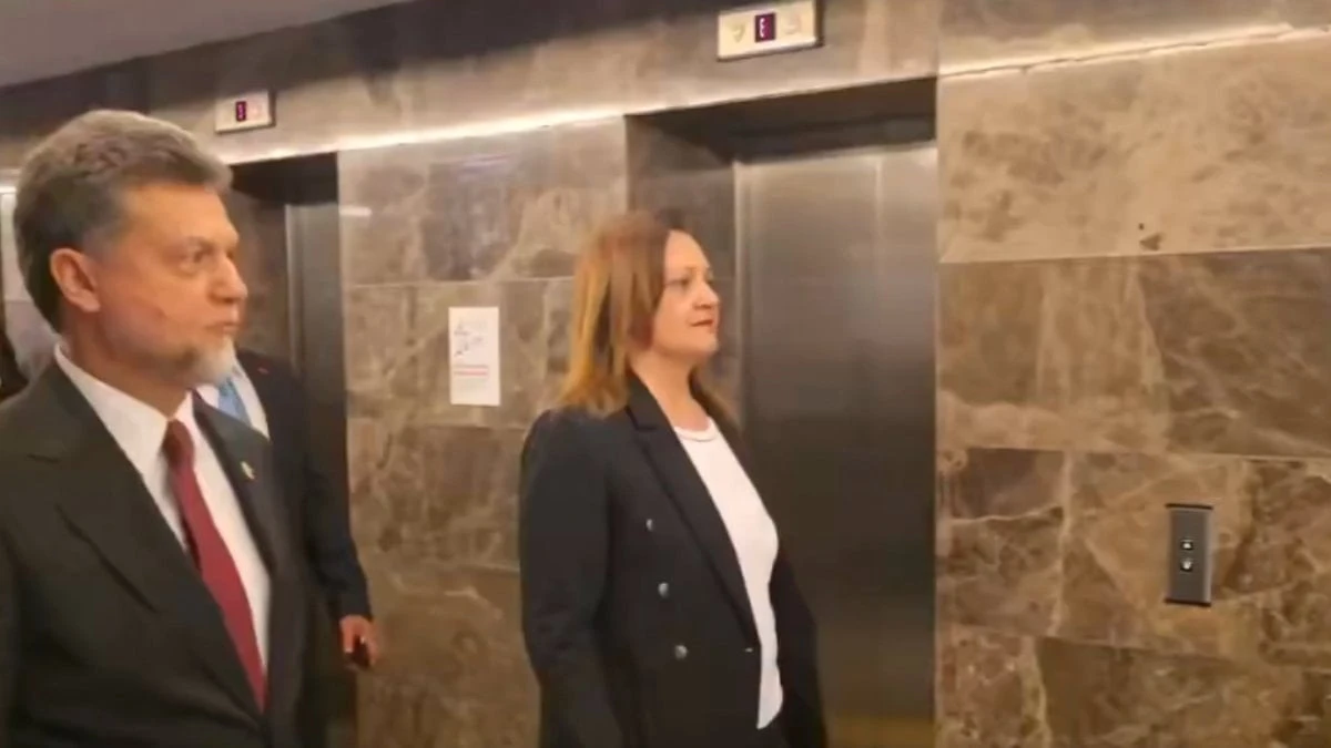 Burcu Köksal AK Parti'ye Katıldı: Genel Merkezde Rozet Töreni