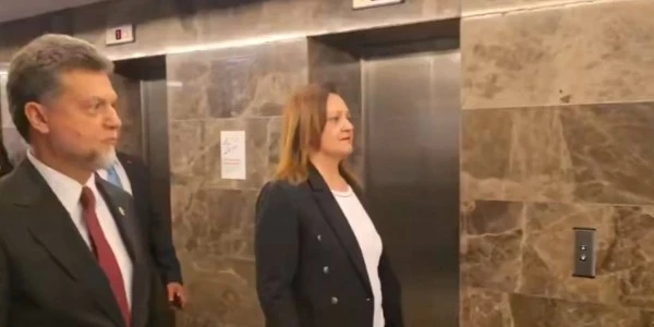 Burcu Köksal AK Parti'ye Katıldı: Genel Merkezde Rozet Töreni