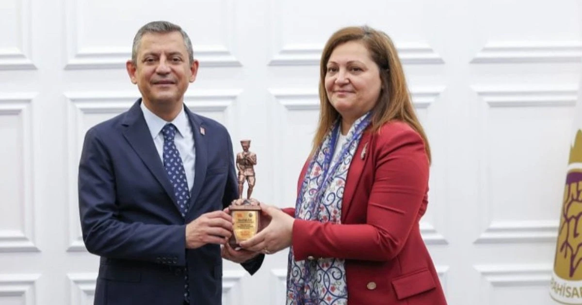 Burcu Köksal: Özgür Özel'in gece mesajları ayrılıkta etkili oldu