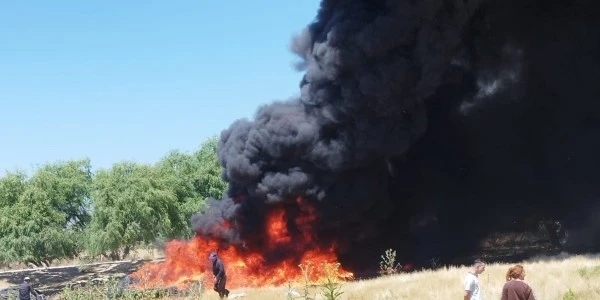 Eskişehir'de sigara izmariti yangın çıkardı, köylüler söndürdü