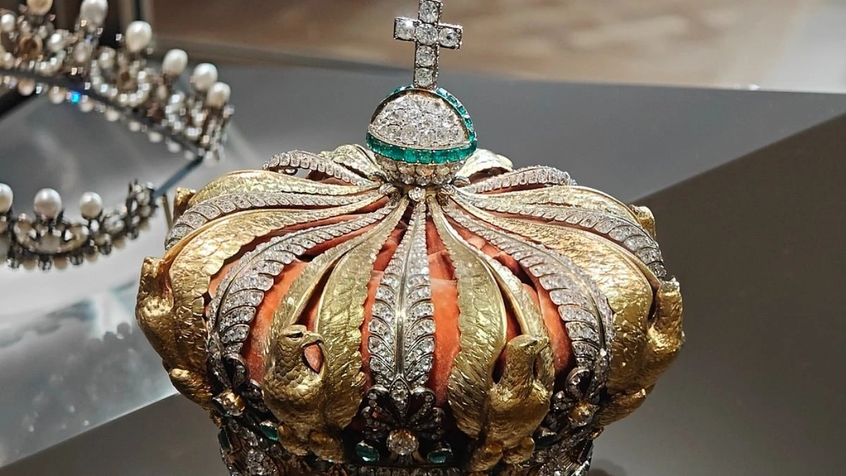 Louvre soygunu: 88 milyon euroluk Napolyon mücevherleri çalındı