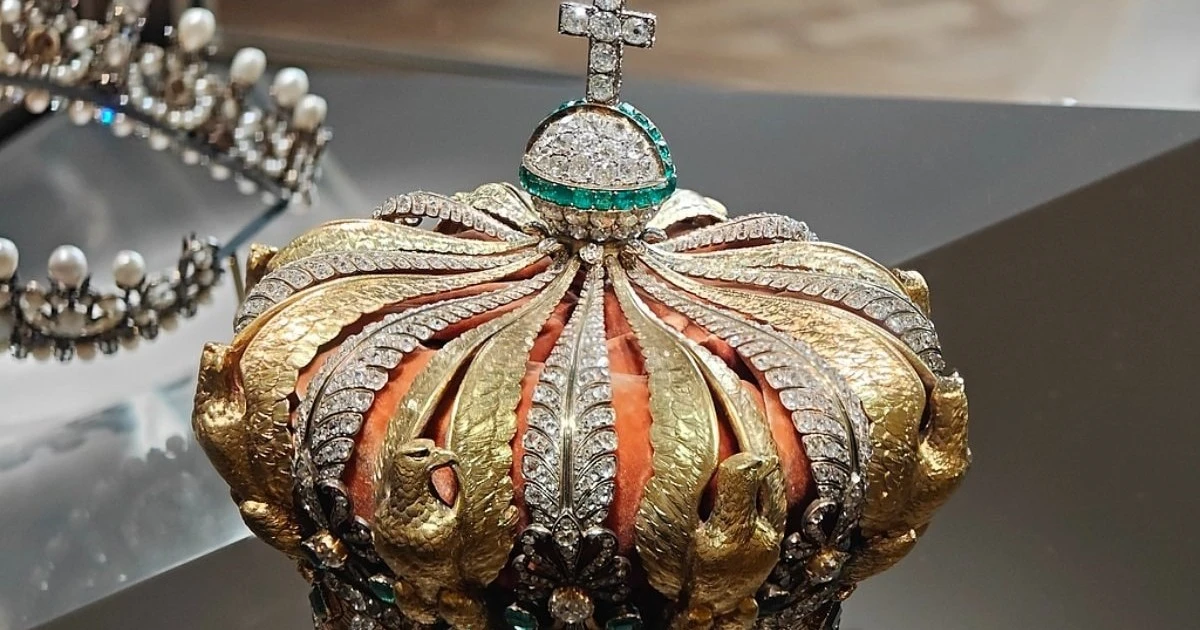 Louvre soygunu: 88 milyon euroluk Napolyon mücevherleri çalındı