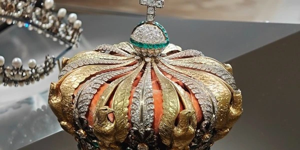 Louvre soygunu: 88 milyon euroluk Napolyon mücevherleri çalındı