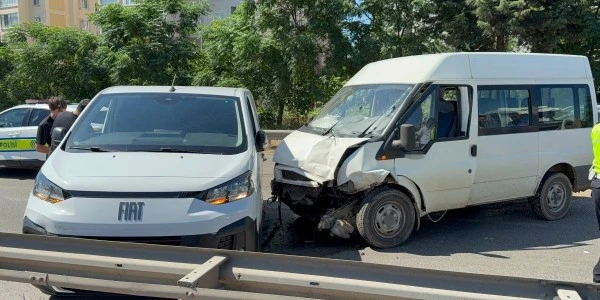 Samsun'da hamile eşini hastaneye götüren minibüs kaza yaptı: 3 yaralı